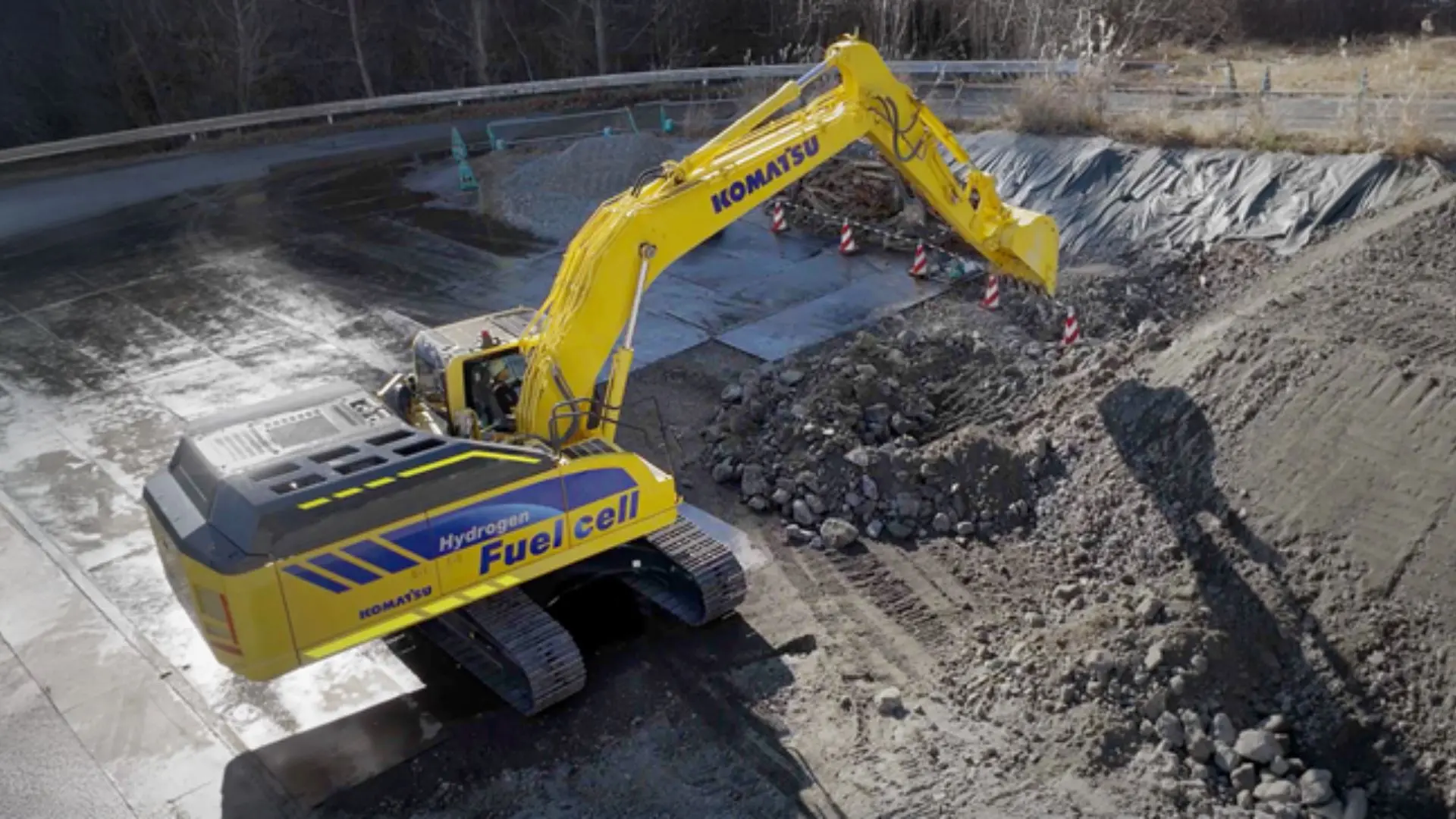 On-site PoC test at the Joshin-Etsu Expressway Kitanomaki Construction Project. (Image via Komatsu)